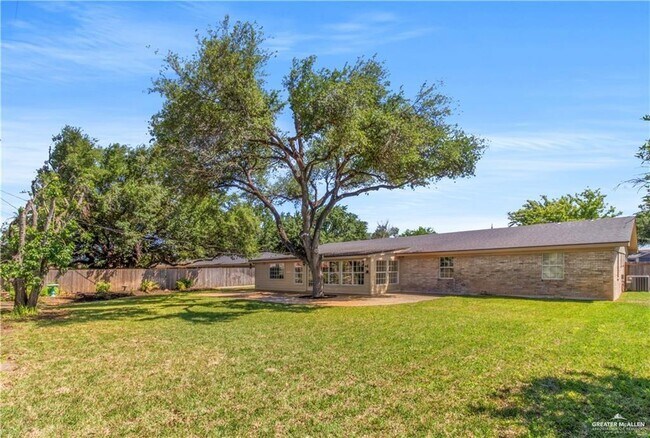 Building Photo - 808 Kerria Ave