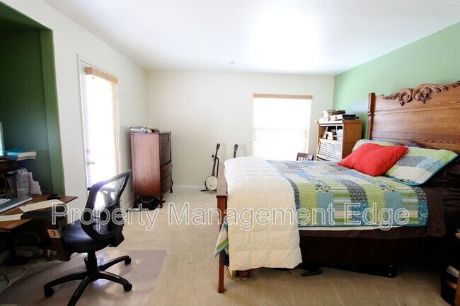 Building Photo - 41905 Davenport Way