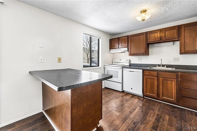 Building Photo - 364 Cameco Cir