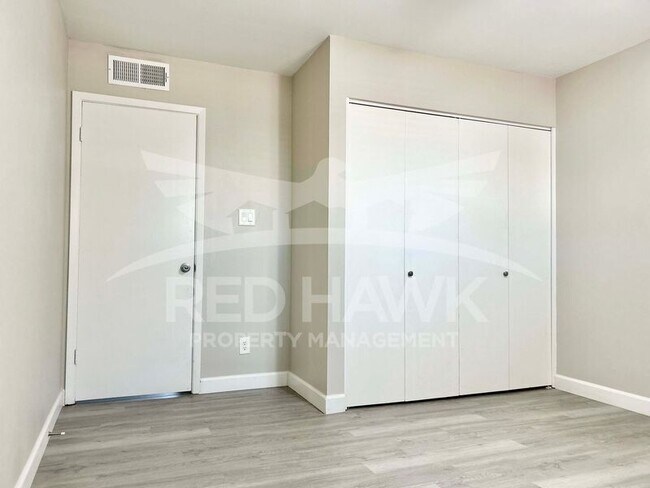 Building Photo - 117 W Del Rio Dr