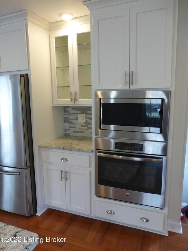 Building Photo - 701 Rudy Ln