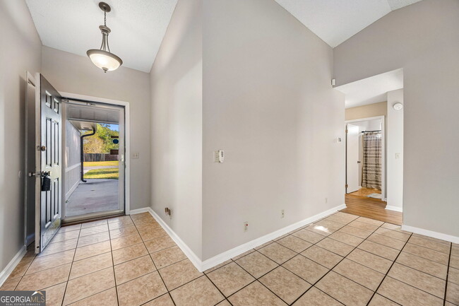 Building Photo - 132 N Woodvalley Dr