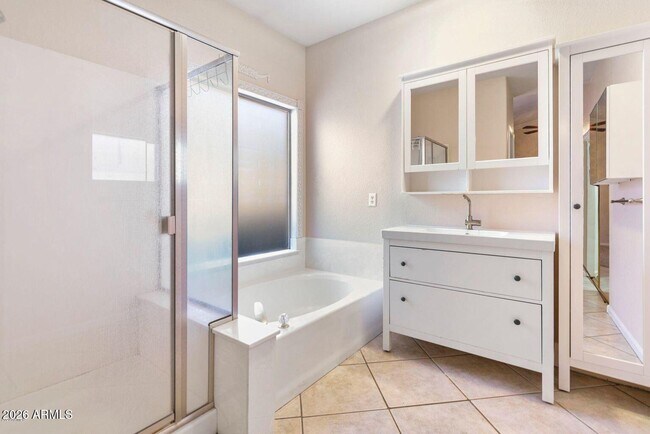 Building Photo - 7421 S Kachina Dr