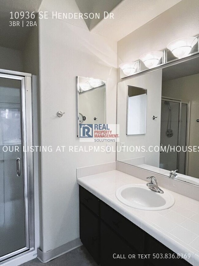 Building Photo - 10936 SE Henderson Dr