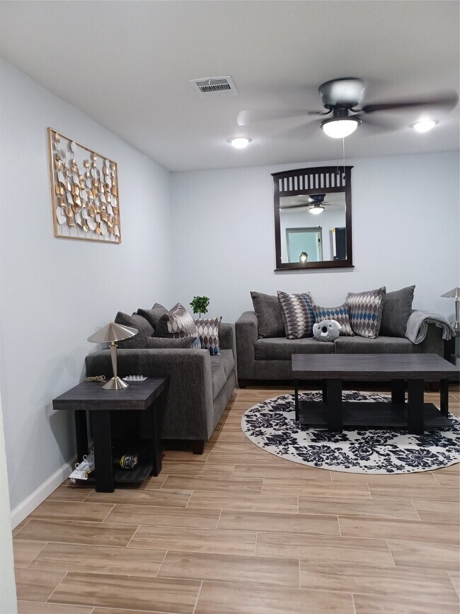 Building Photo - 5815 Schevers St