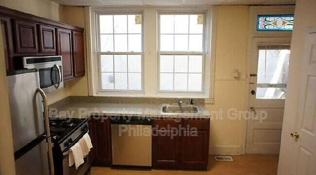 Building Photo - 128 Jamestown Ave.