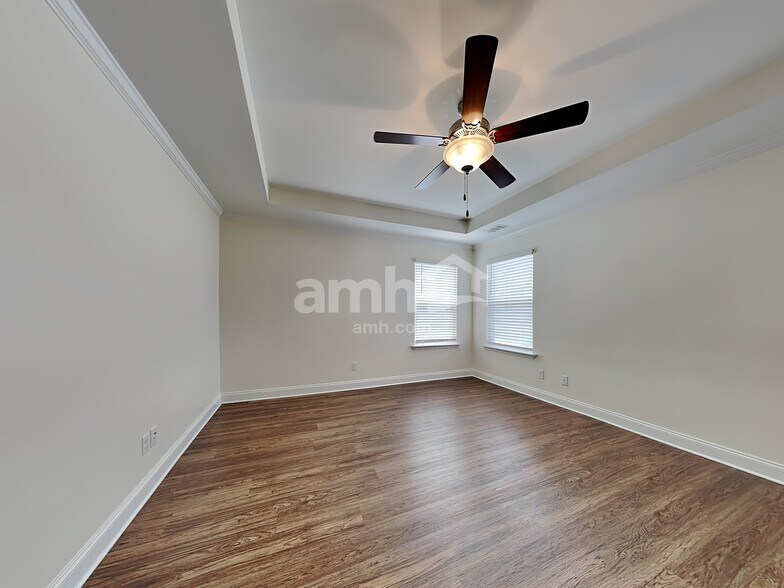 Building Photo - 215 Dogwood Cir