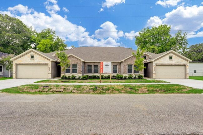 Building Photo - 725 W Foley St