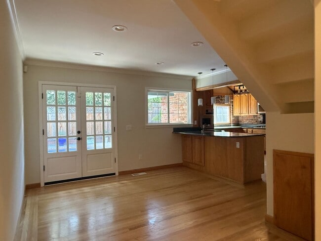 Building Photo - 3 Bed/2Bath Ready to Move In