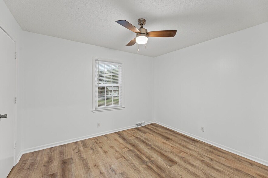Building Photo - 226 S Ridgeview Rd