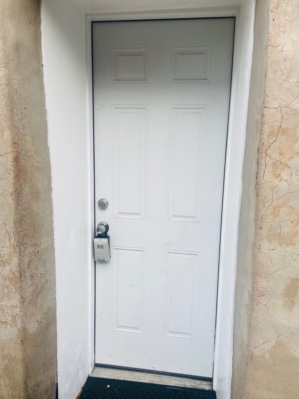 Building Photo - 139-141-141 E Sycamore St