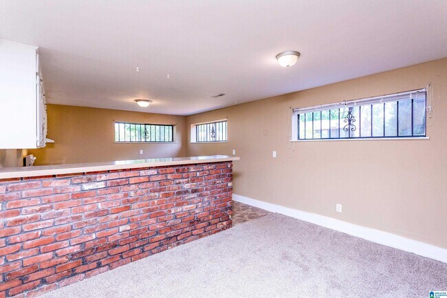 Building Photo - 1112 S Gale Dr