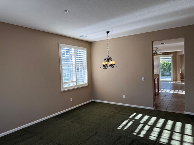 Building Photo - Summerset Living- with a Bonus Room