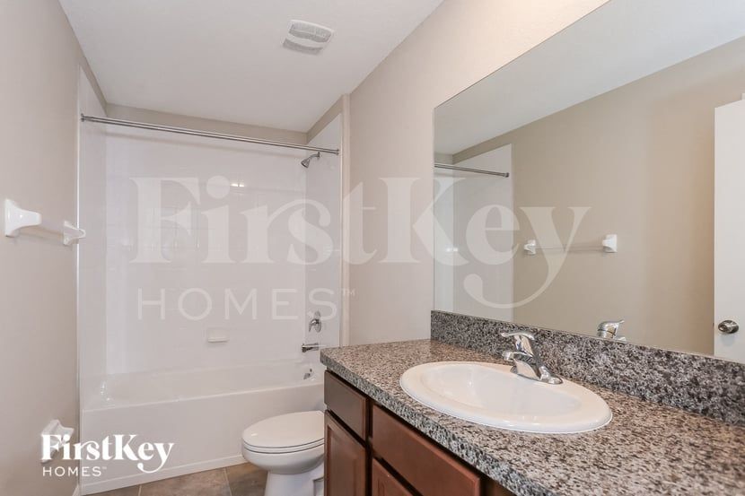 Building Photo - 5001 White Chicory Dr