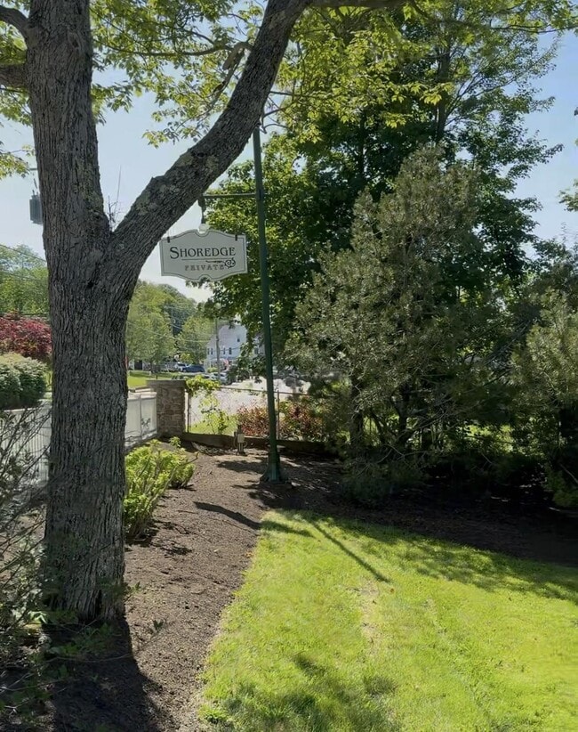 Building Photo - 15 Lake Ave