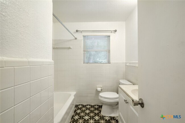 Building Photo - 6218 Brookside Dr