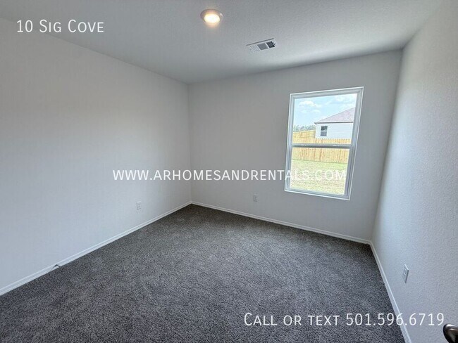 Building Photo - 10 Sig Cove