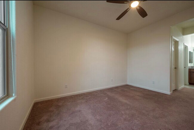 Building Photo - 10 Avenida Vista Esquisita