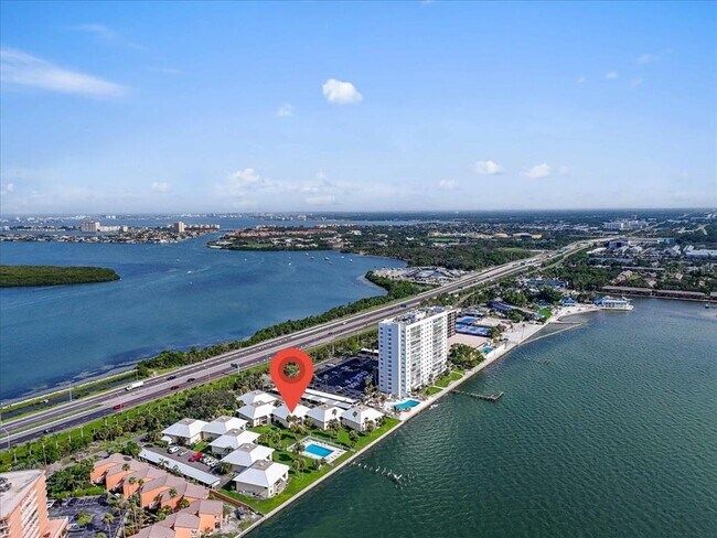 Building Photo - 7300 Sunshine Skyway Ln S