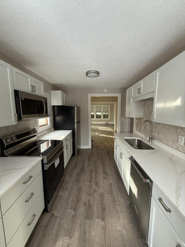 Building Photo - 3553 Dupont Ave S