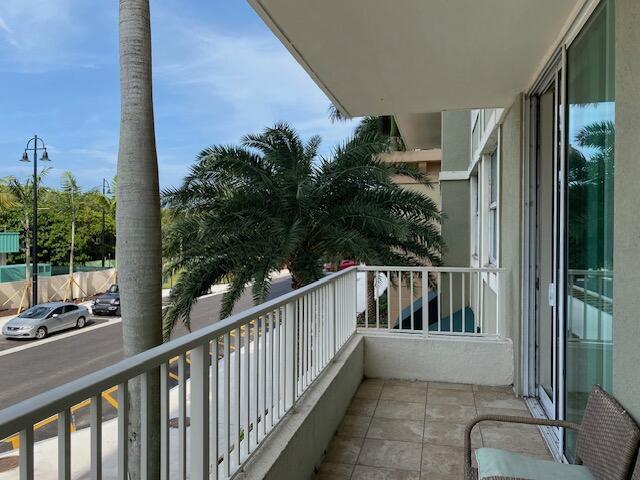 Building Photo - 700 E Boynton Beach Blvd