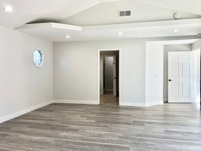Building Photo - 3 Bed 2 Bath Single Family Home in Eastbluff