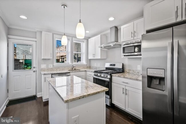 Building Photo - 108 S Conkling St