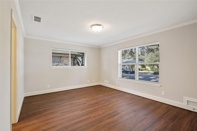 Building Photo - 9015 Villa Park Cir