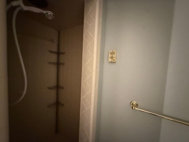 Building Photo - 1 Bedroom, 1 Bathroom - Apartment in Shannon!