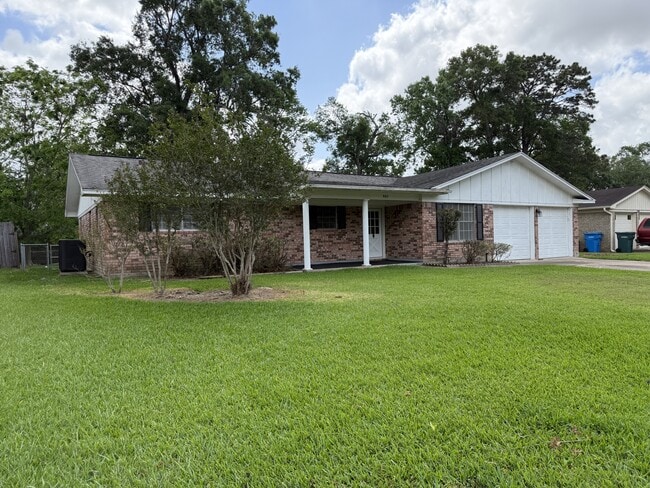 Building Photo - 880 Lockwood Dr