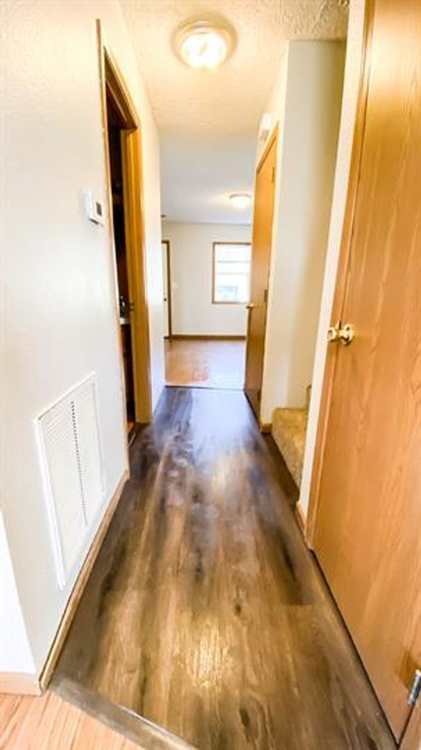 Building Photo - 403 Country Villa Ln