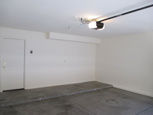 Building Photo - New Listing in Buckeye