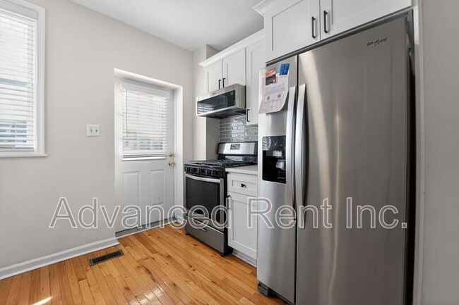 Building Photo - 611 Grundy St