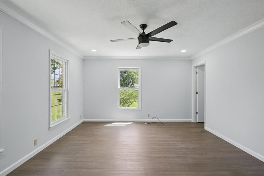 Building Photo - 1306 Marion Dr