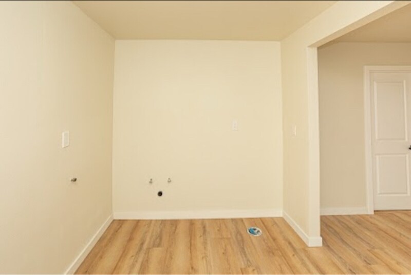 Building Photo - 7877 Dundee Ave