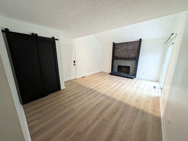 Building Photo - 6349 Dummerston Ct