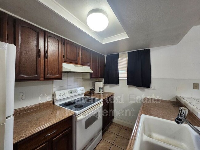 Building Photo - 530 Mumford St