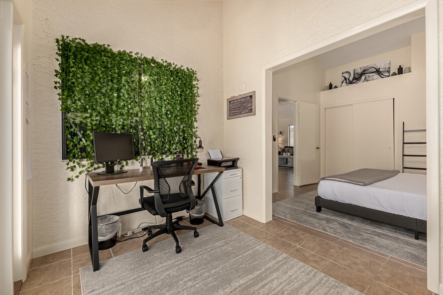 Building Photo - 8735 E Moreland St