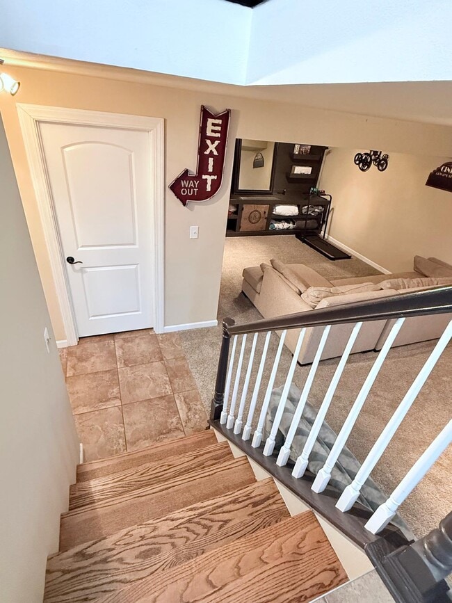 Building Photo - 806 Hawks Cir Dr