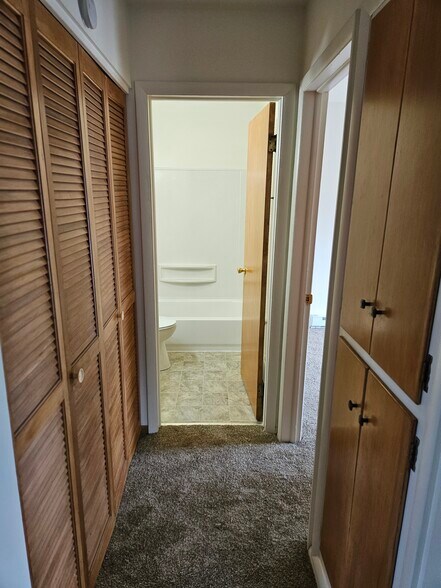 Building Photo - 158 Hillcrest Ave