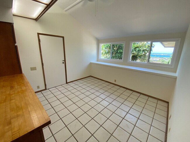 Building Photo - 98-604 Kuini St.