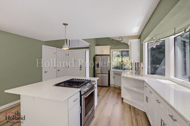 Building Photo - Beautiful Pet-Friendly Single-Family Home in Beaverton!