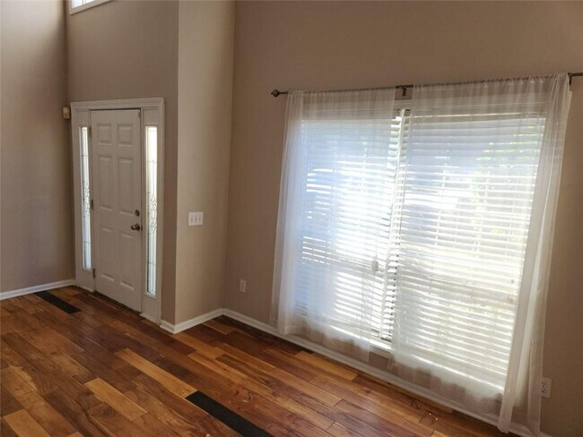 Building Photo - 335 Jon Jeff Dr NW