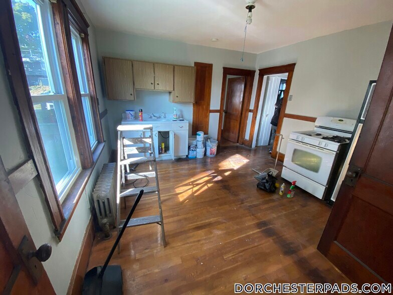 Building Photo - 62 Bellevue St