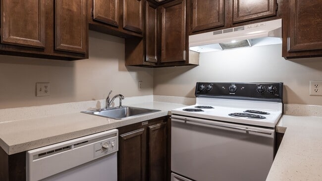 Building Photo - Hardy Manor Apartment Homes