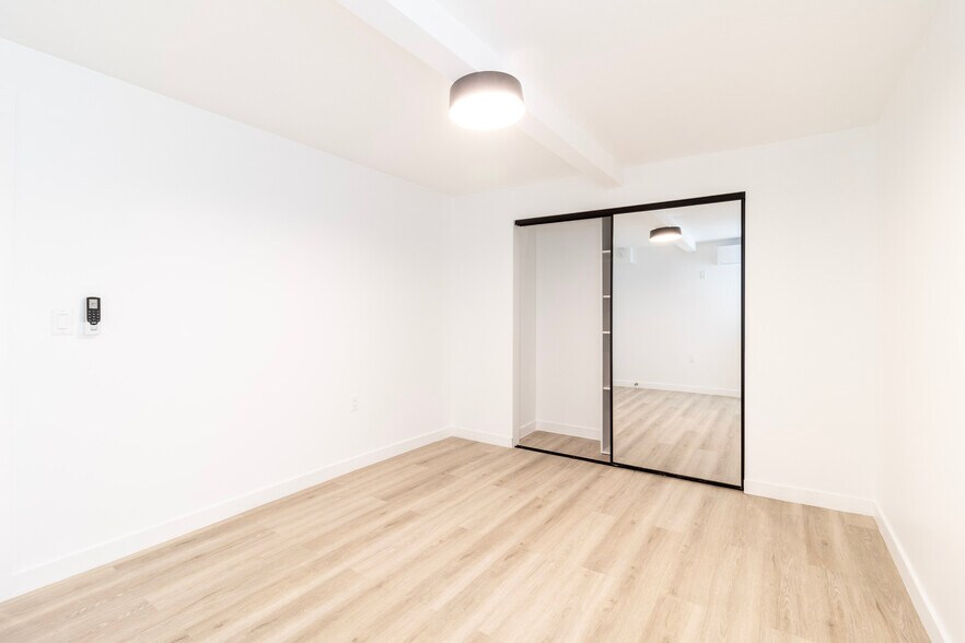 Building Photo - 950 Havenhurst Dr