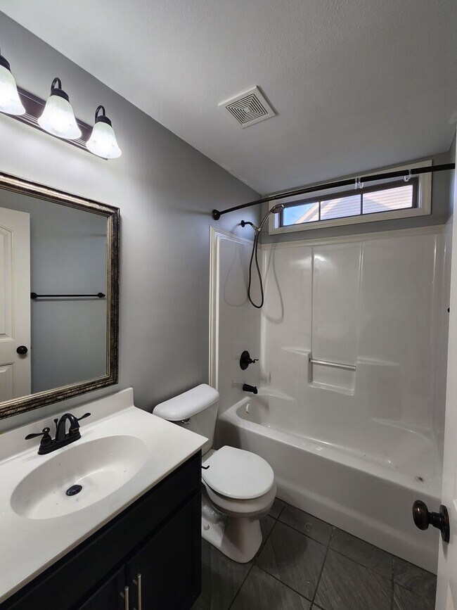Building Photo - 1003 Sunrise Dr