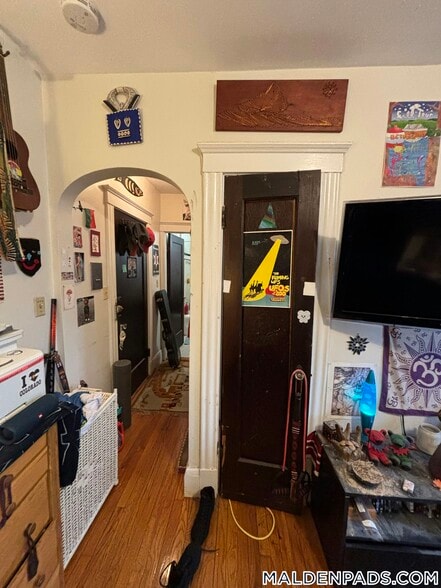 Building Photo - 349 Pleasant St