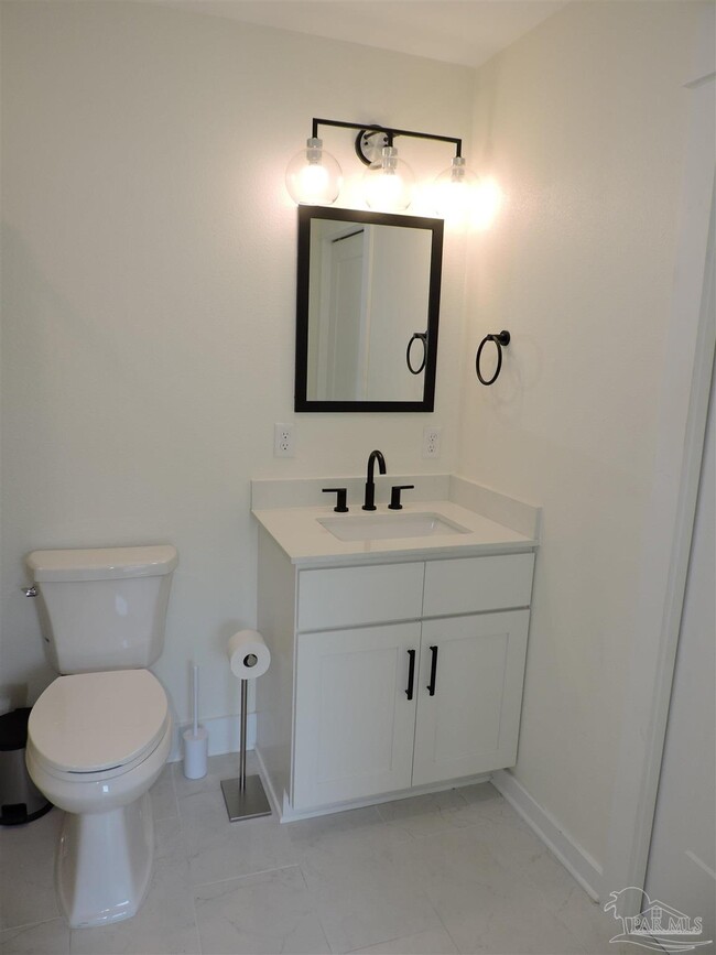 Building Photo - 1702 E La Rua St