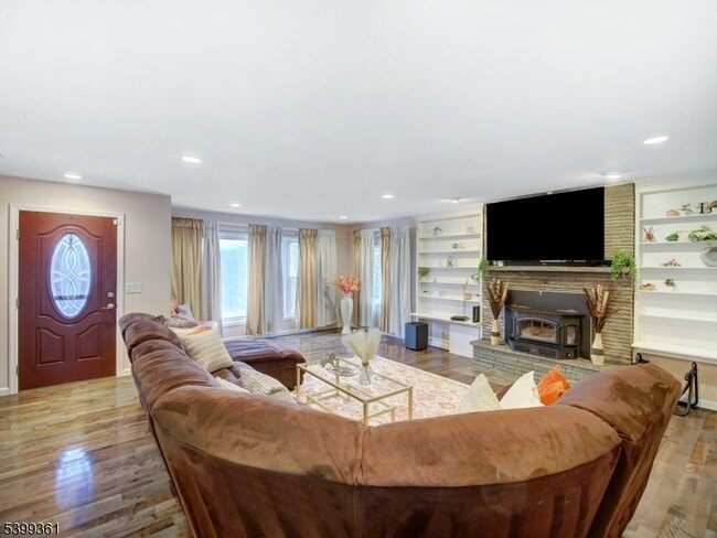 Building Photo - 2 Papakating Rd